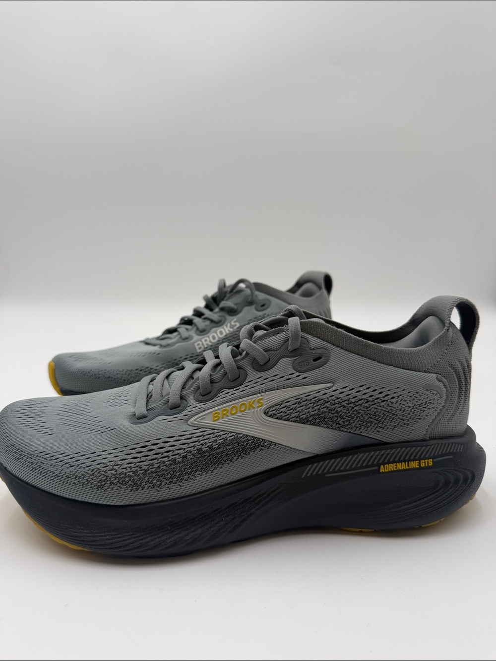NEW- Brooks Adrenaline GTS 25 Running Shoes  Grey/Ebony/Jasmin Men's 9 wide 2E